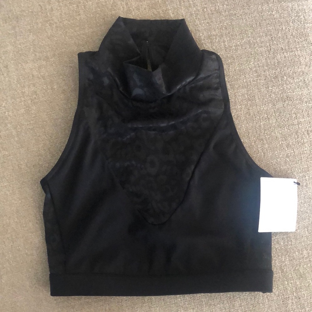 Victoria’s Secret. Performance sports bra